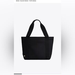 The BÉISics Tote in Black